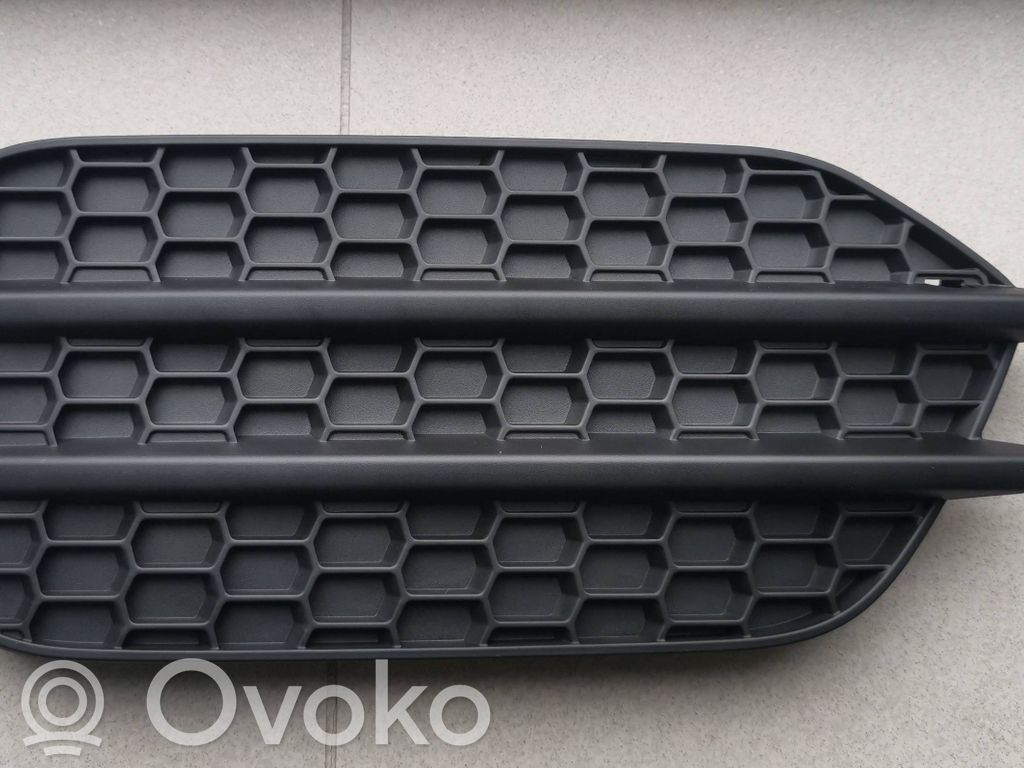 Volkswagen Tiguan Декоративная решётка противотуманной фары 