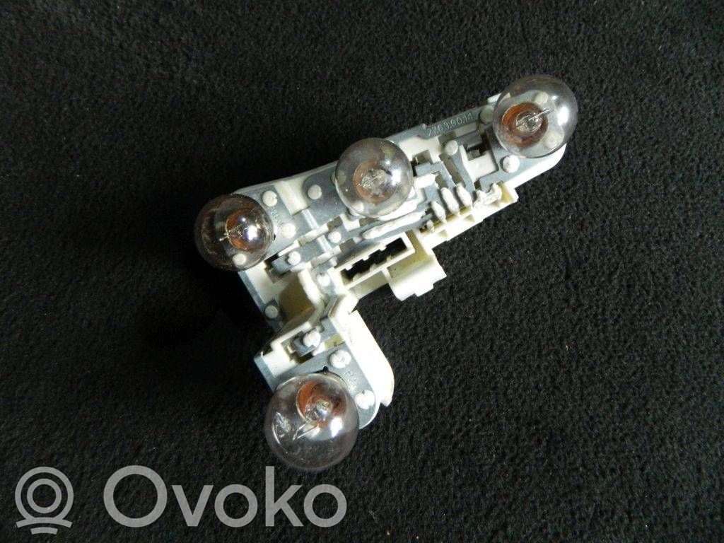 BMW 3 E90 E91 Takavalon polttimon suojan pidike 