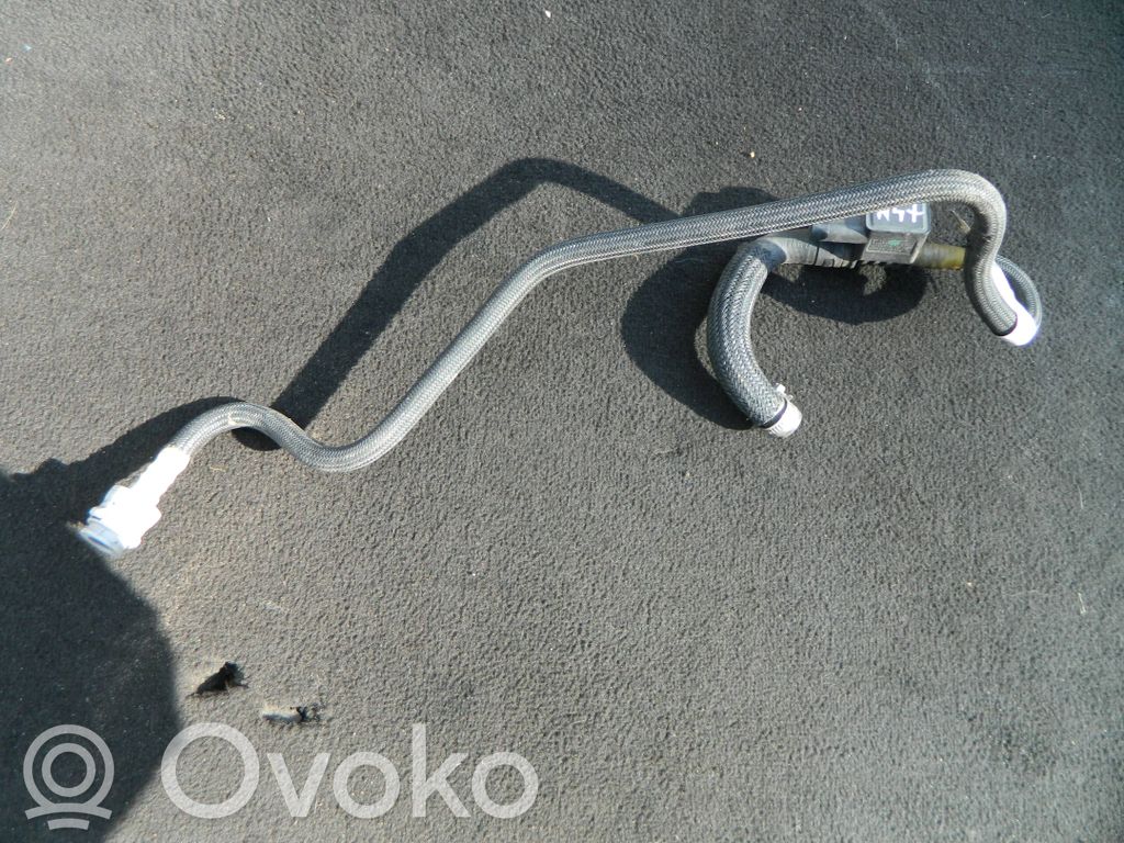 Fuel line pipe   7802243
