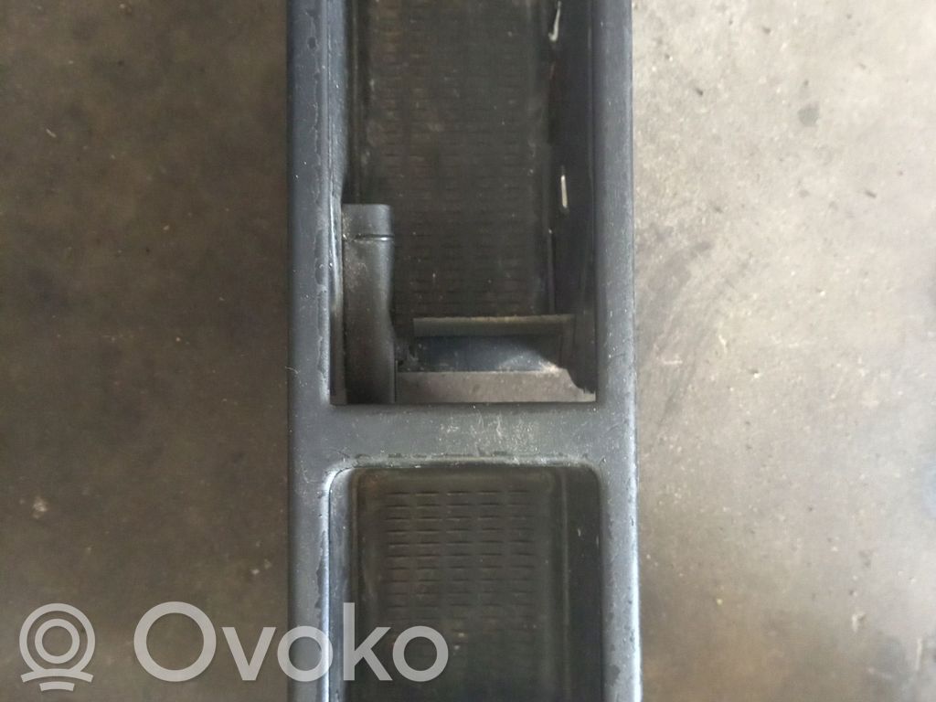 BMW 3 E46 Daiktadėžė 