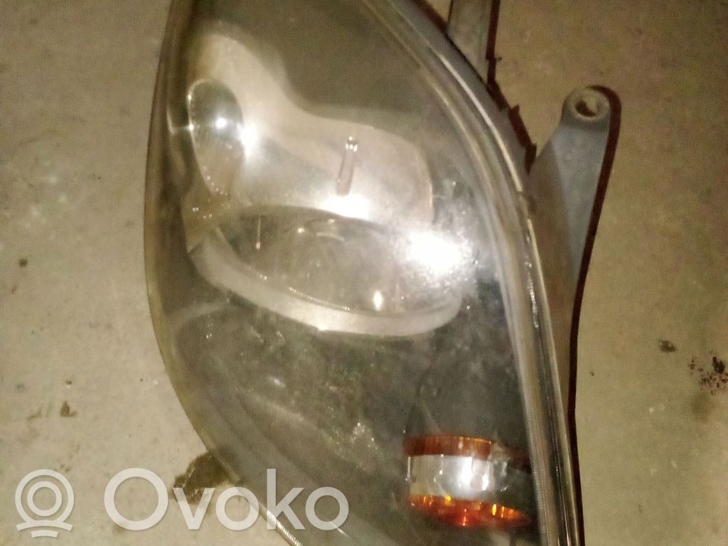 Ford Fiesta Lampa przednia 