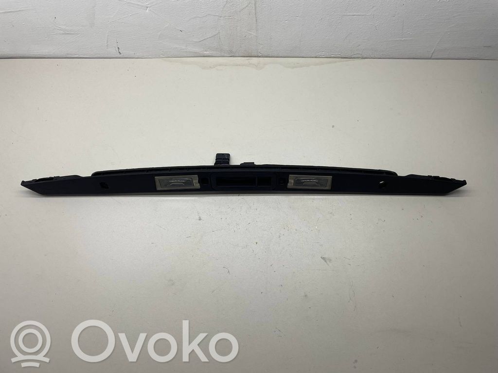 Jeep Cherokee KL Barra de luz de la matrícula/placa de la puerta del maletero 
