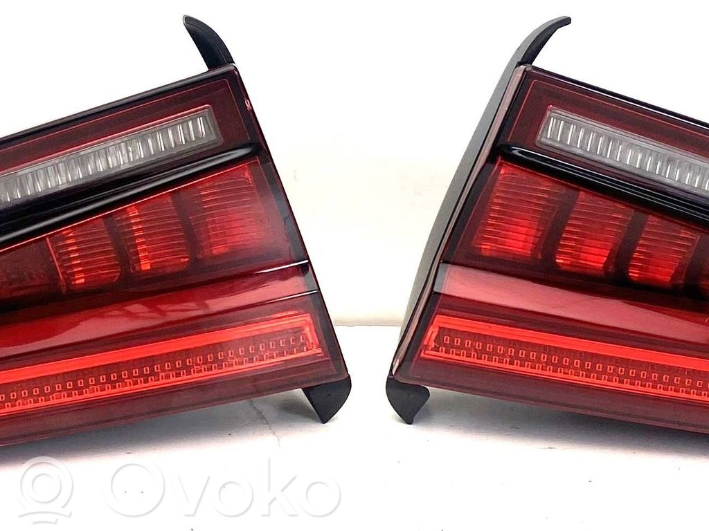 Audi A4 S4 B9 Lampy tylnej klapy bagażnika 
