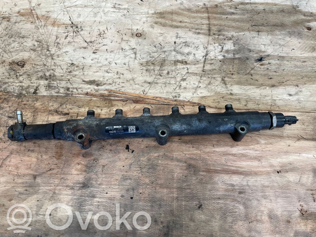Volvo XC90 Listwa wtryskowa 