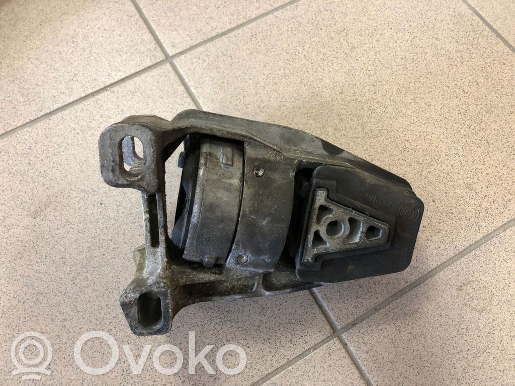 Engine mount bracket