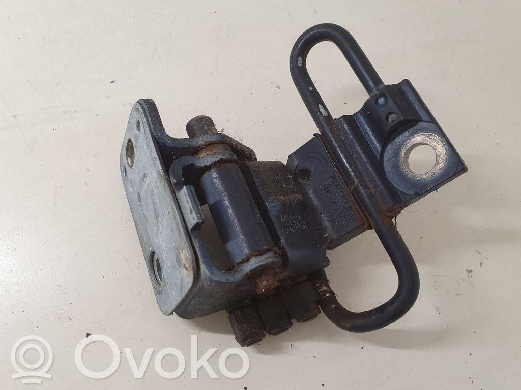 Audi A6 S6 C6 4F Front door lower hinge 