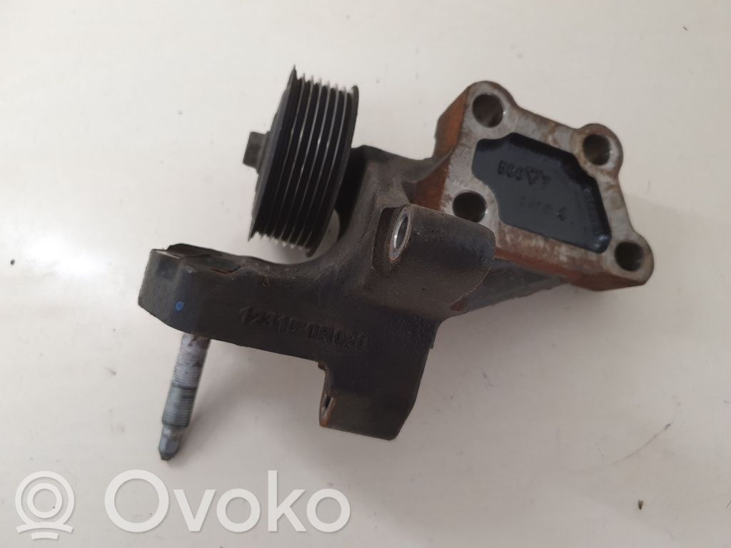 Toyota Avensis T270 Engine mounting bracket 