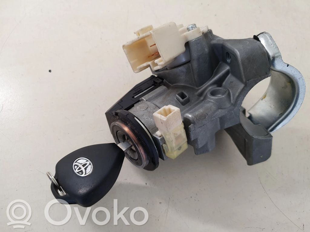 Toyota Avensis T270 Užvedimo spynelė 