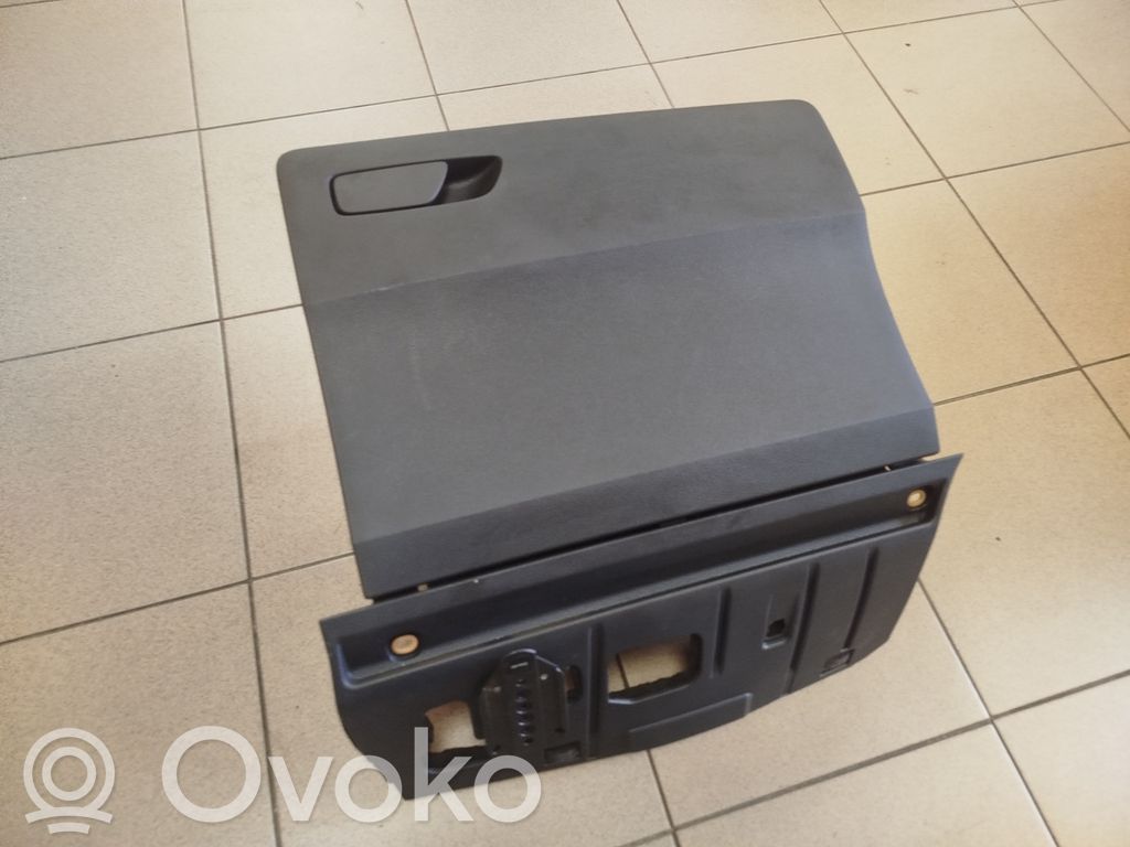 Audi Q2 - Daiktadėžė 