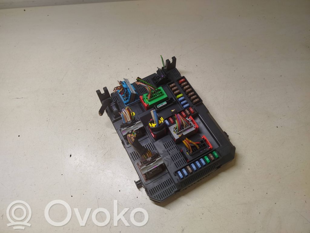 Peugeot 208 I Fuse module 