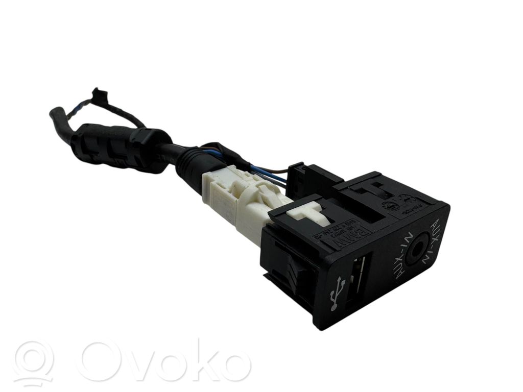 BMW 5 F10 F11 AUX in-socket connector 