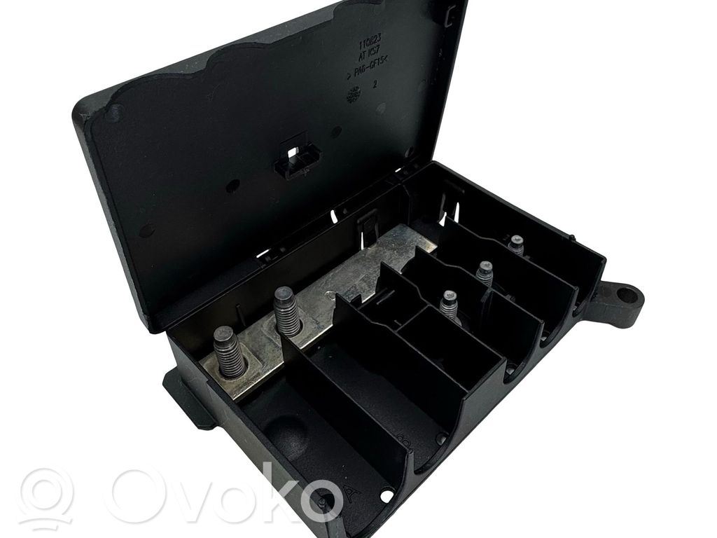 Audi Q7 4M Fuse module 