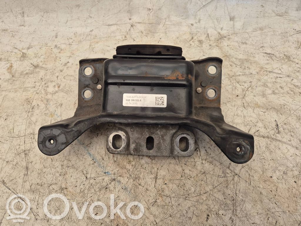 Volkswagen PASSAT B8 Supporto di montaggio del motore 
