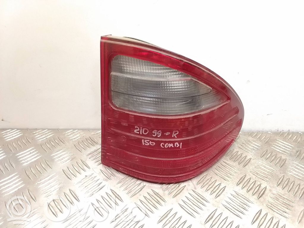 Mercedes-Benz E W210 Galinis žibintas kėbule 