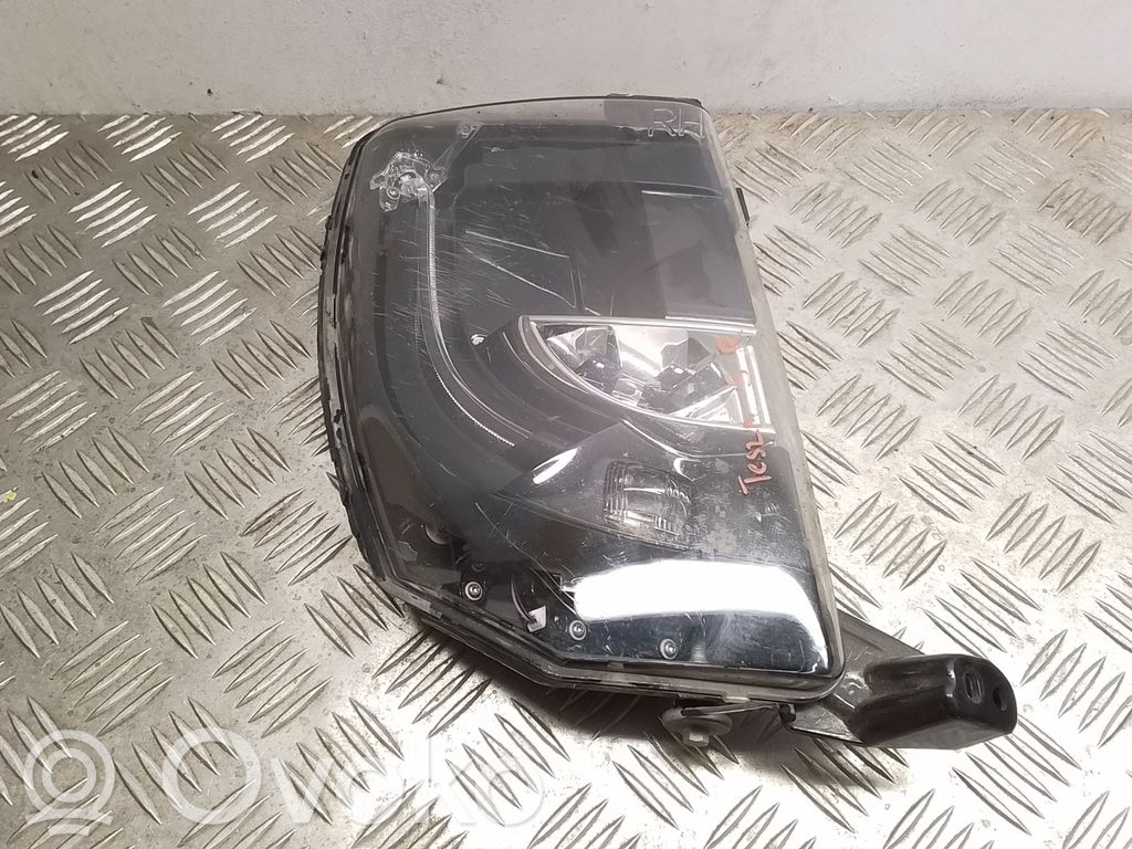 Tesla Model S Etusumuvalo 