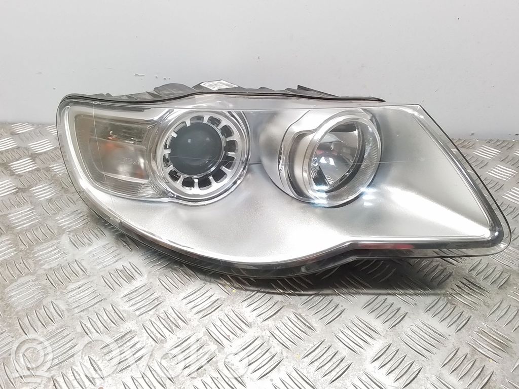 Volkswagen Touareg I Lampa przednia 