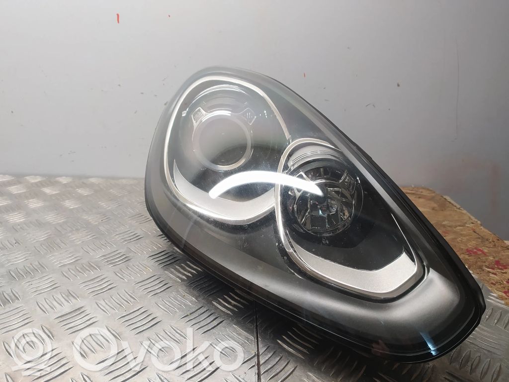 Porsche Cayenne (92A) Lampa przednia 
