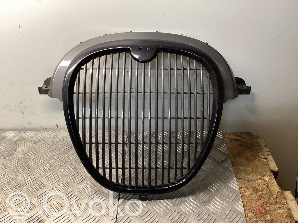 Etusäleikkö   4R838A100AB,4R838A100CBW,4R838A100DB,4R838A100DBW