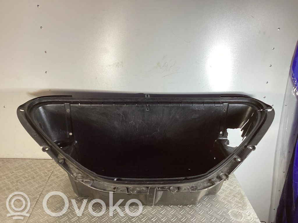 Tesla Model S Daiktadėžė automobilio priekyje 