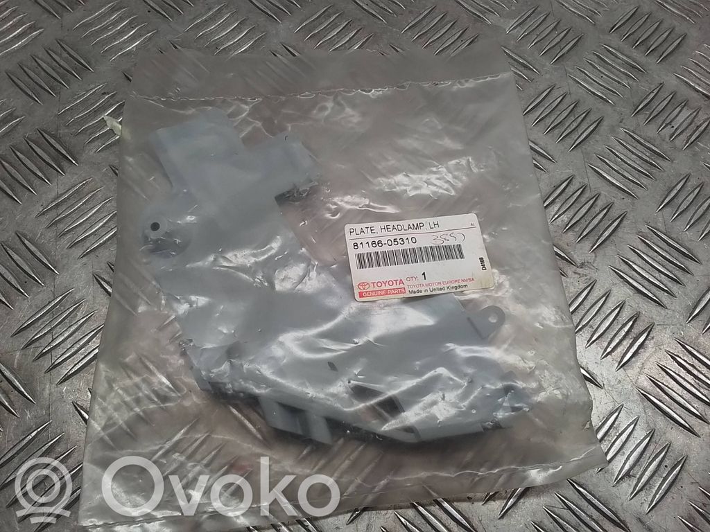 Toyota Avensis T270 Uchwyt / Mocowanie lampy przedniej 