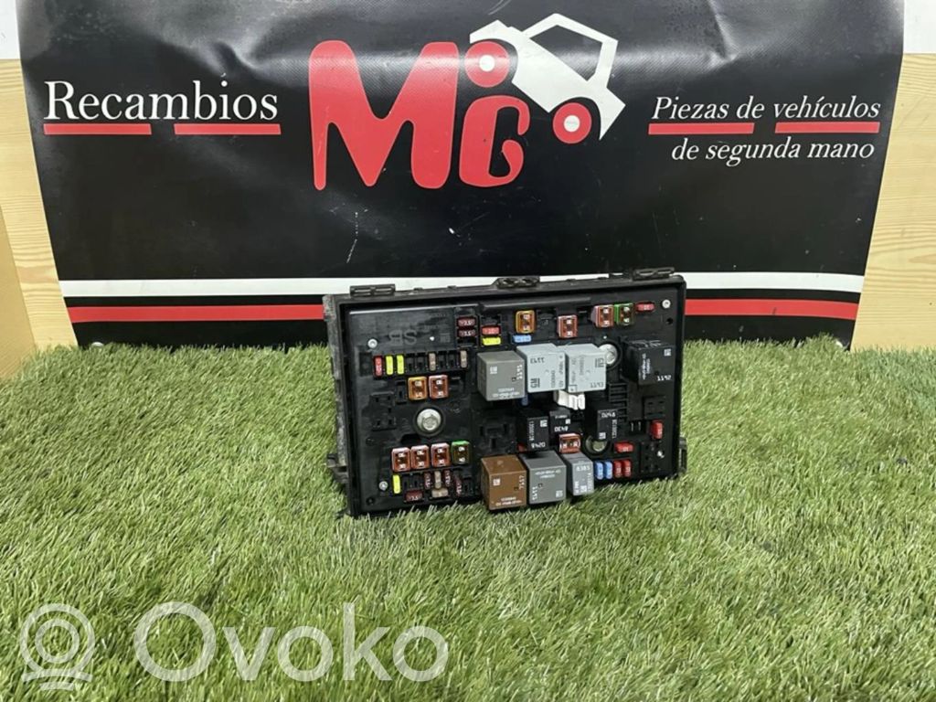 Opel Astra J Modul siguranțe 