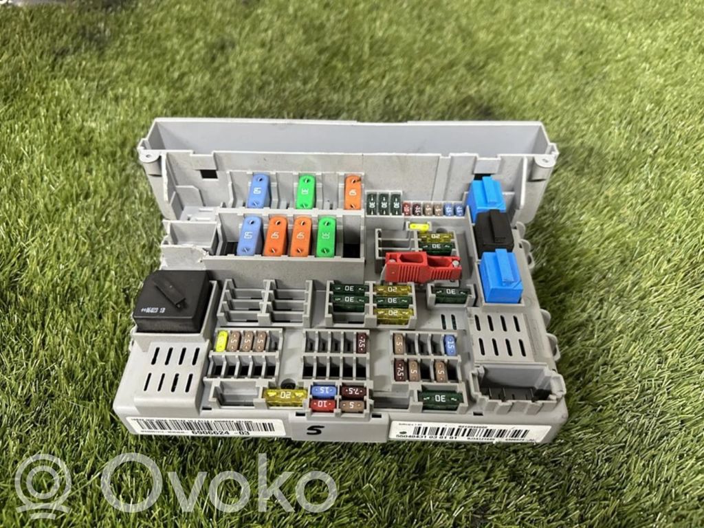 BMW 1 E81 E87 Drošinātāju bloks 