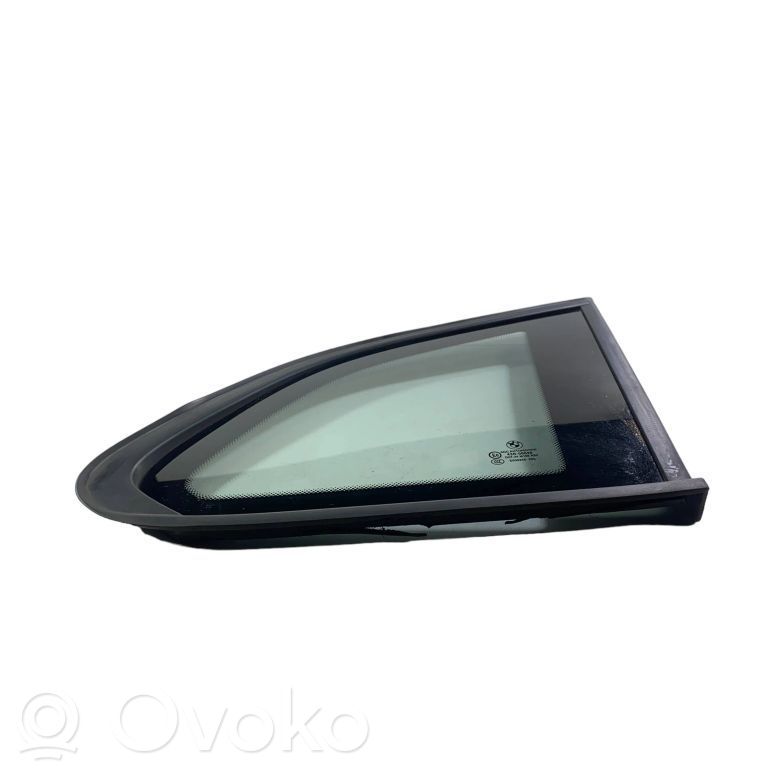 BMW X1 E84 Vidrio lateral trasero 
