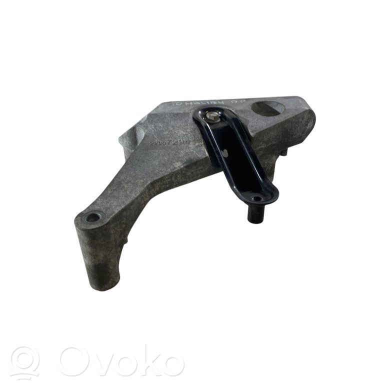 Chevrolet Malibu Engine mounting bracket 