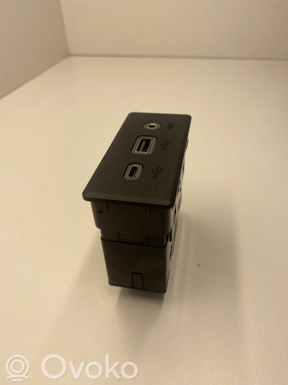 Chevrolet Malibu Gniazdo / Złącze USB 