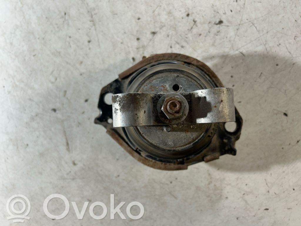 Dodge Challenger Engine mount bracket 