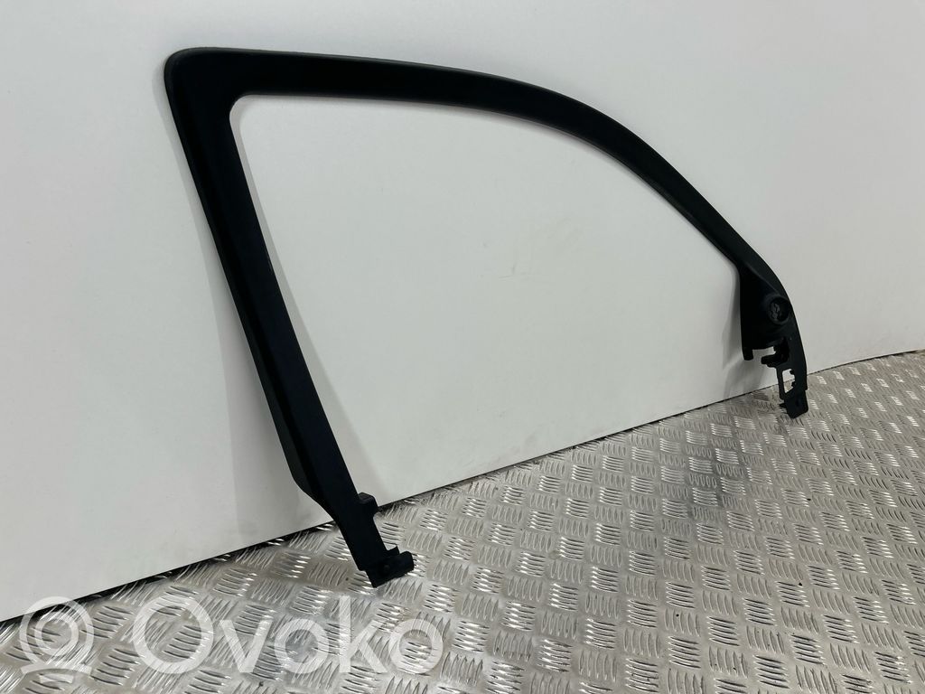 Jeep Grand Cherokee Listwa / Uszczelka szyby drzwi przednich 