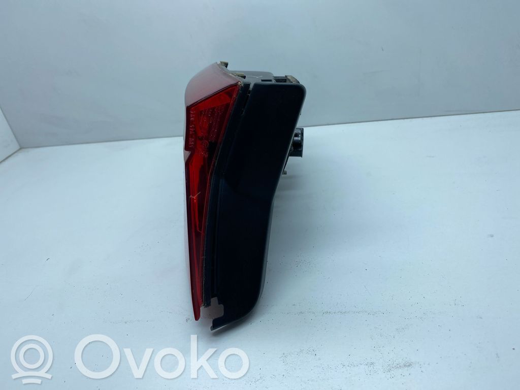 Volkswagen Tiguan Allspace Lampy tylnej klapy bagażnika 