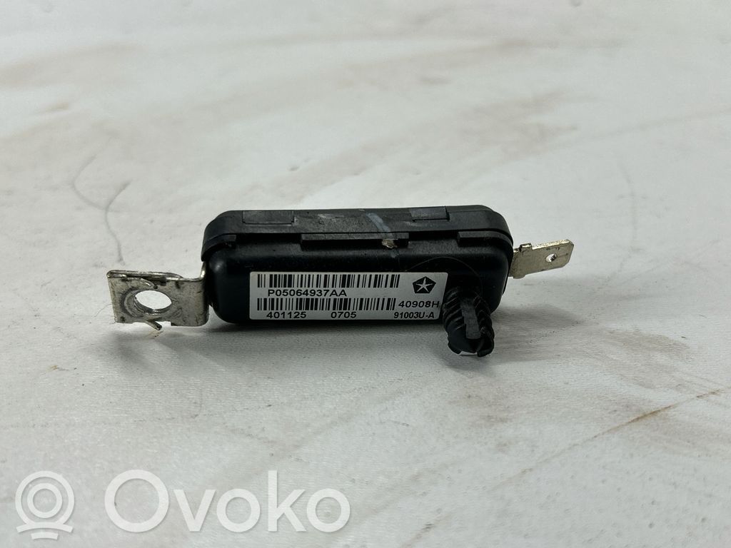 Dodge Challenger Aerial antenna amplifier 