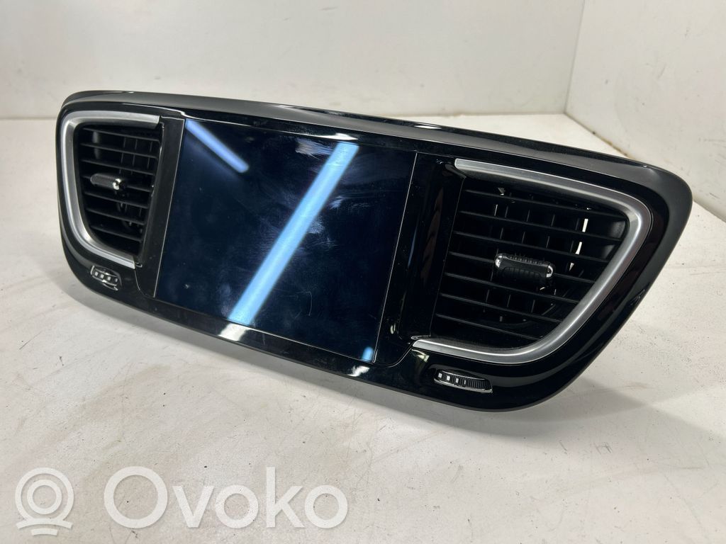 Chrysler Pacifica Screen/display/small screen 