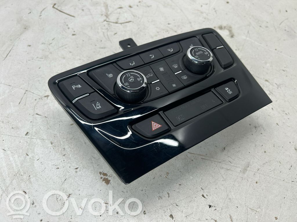 Buick Encore I Climate control unit 