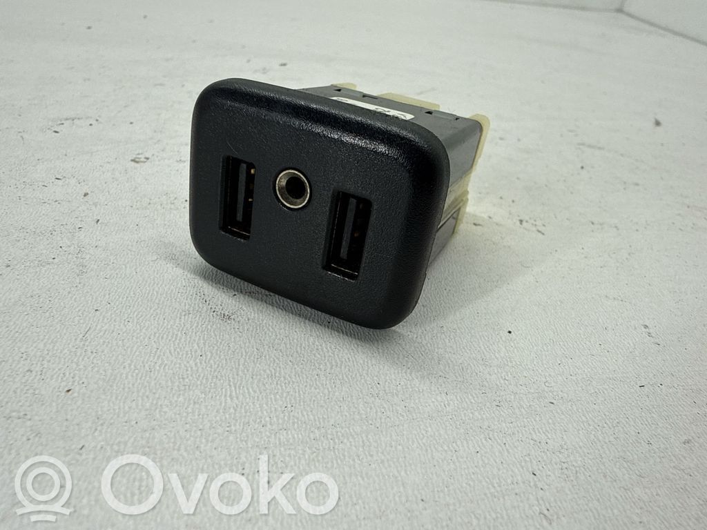 Enchufe conector USB   13509942