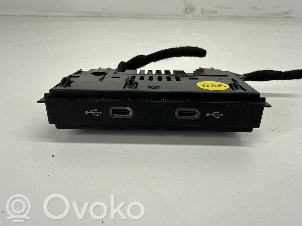 Volkswagen Tiguan Allspace USB socket connector 