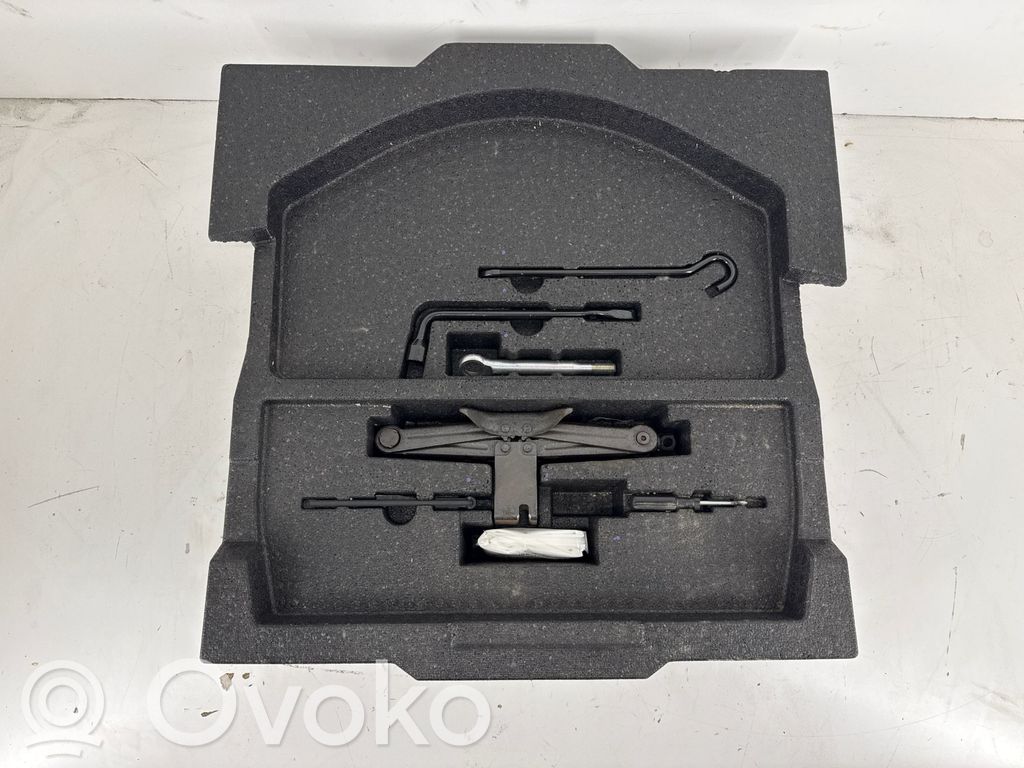 Subaru Outback (BS) Caja de herramientas 