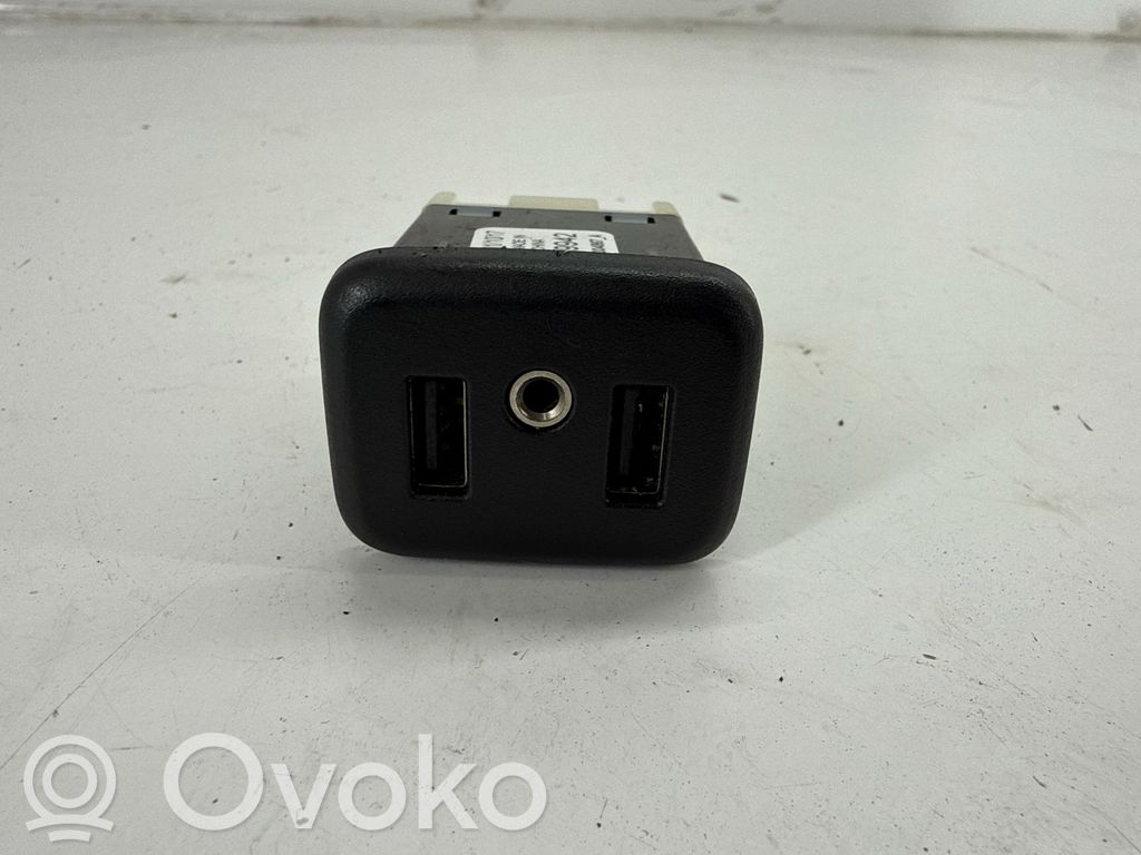 Chevrolet Camaro USB socket connector 