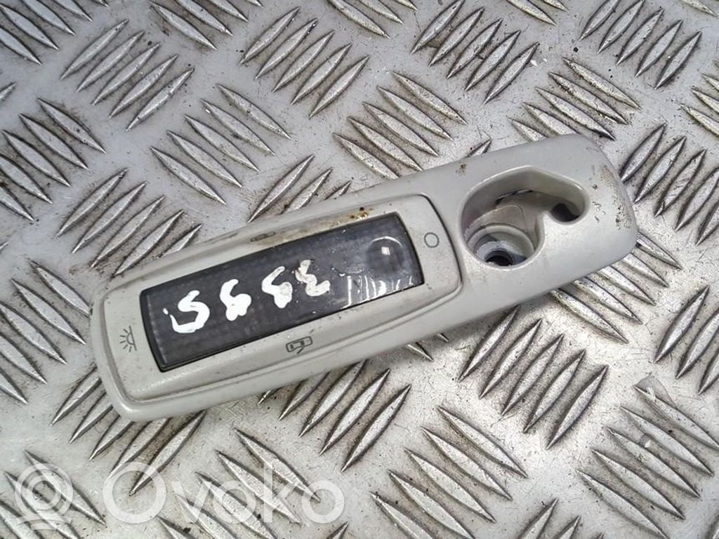 Volkswagen PASSAT B5 Lampă scaun spate 