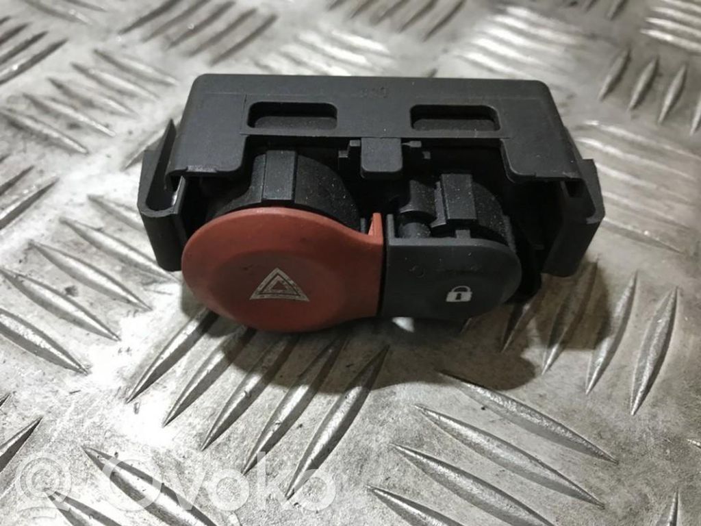 Hazard light switch   8200214896,8200483813,8200214896,8200409383,8200476191,8200483813,8200523299