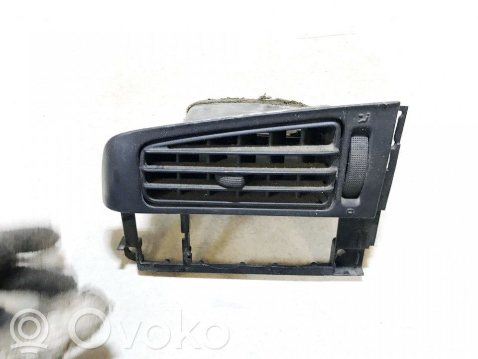 Volkswagen Vento Rejilla de ventilación central del panel 