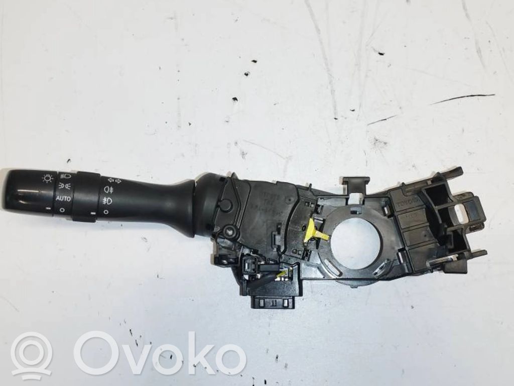 Toyota Avensis T270 Leva indicatori 