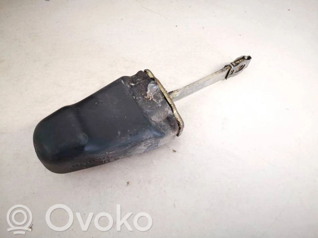 Volkswagen PASSAT B4 Etuoven pidätin 