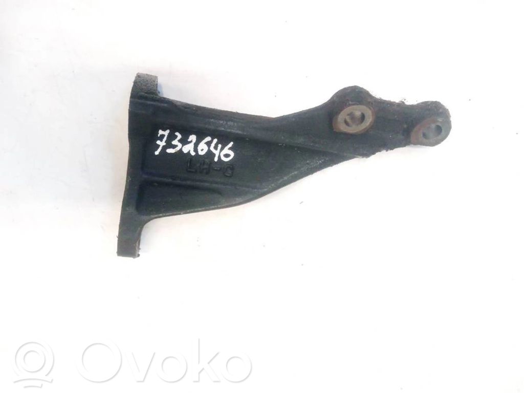 Engine mounting bracket