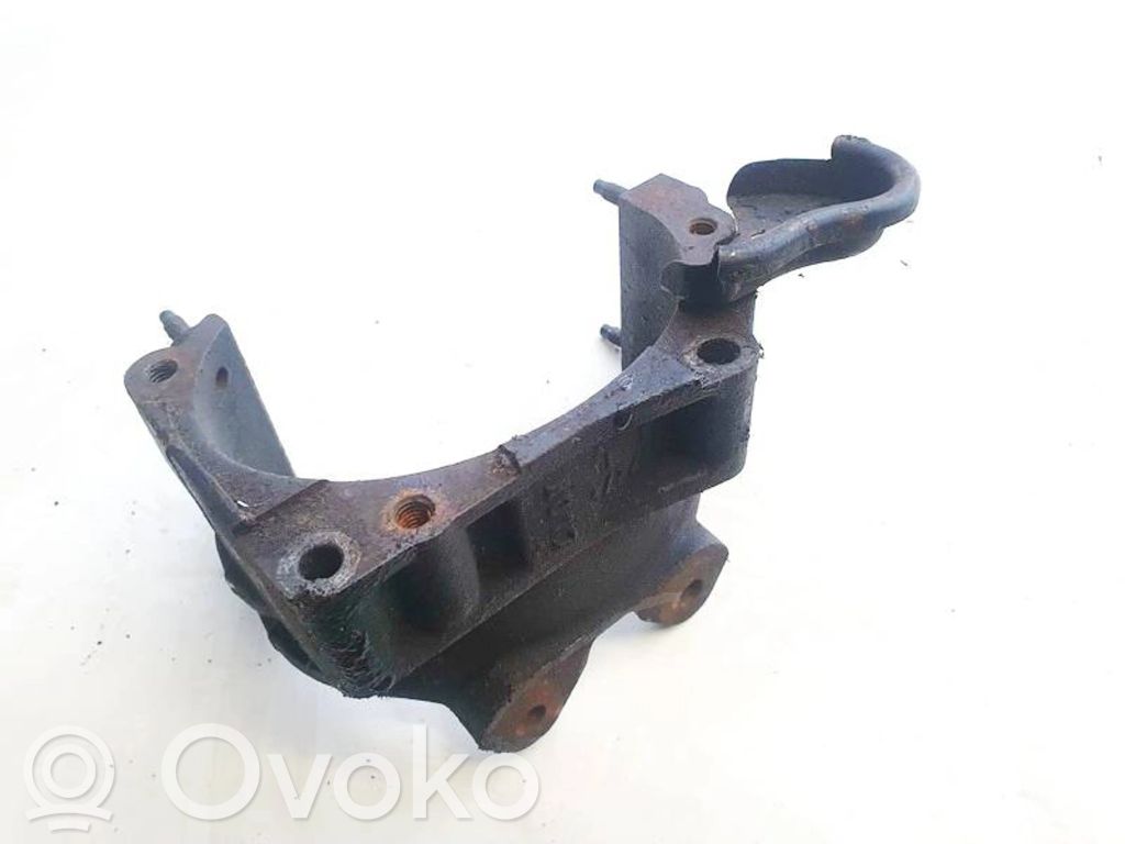 Land Rover Freelander 2 - LR2 Engine mounting bracket