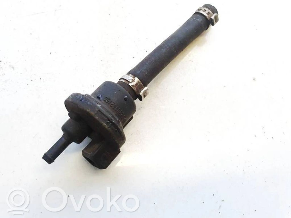 Volkswagen Polo III 6N 6N2 6NF Supapă vacuum 