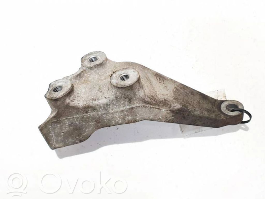 Opel Insignia A Engine mounting bracket 