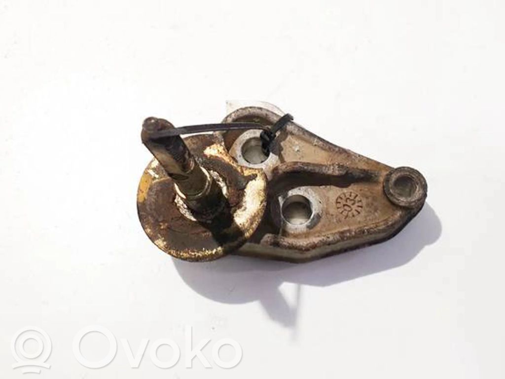 Engine mounting bracket