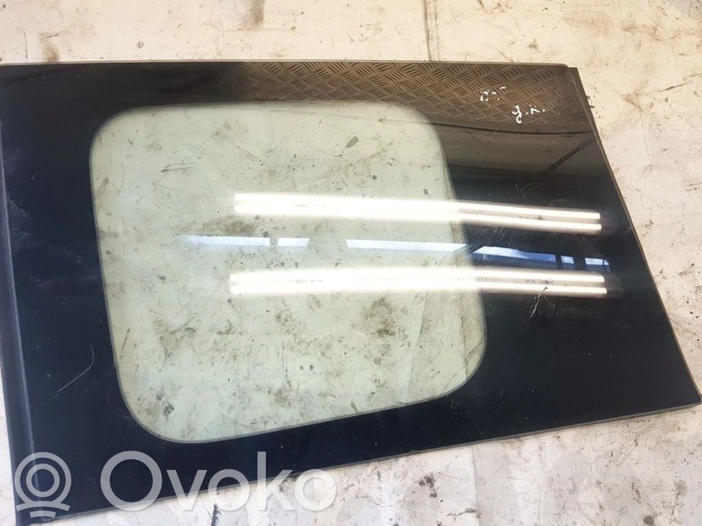 Ventanilla de ventilación de la puerta trasera